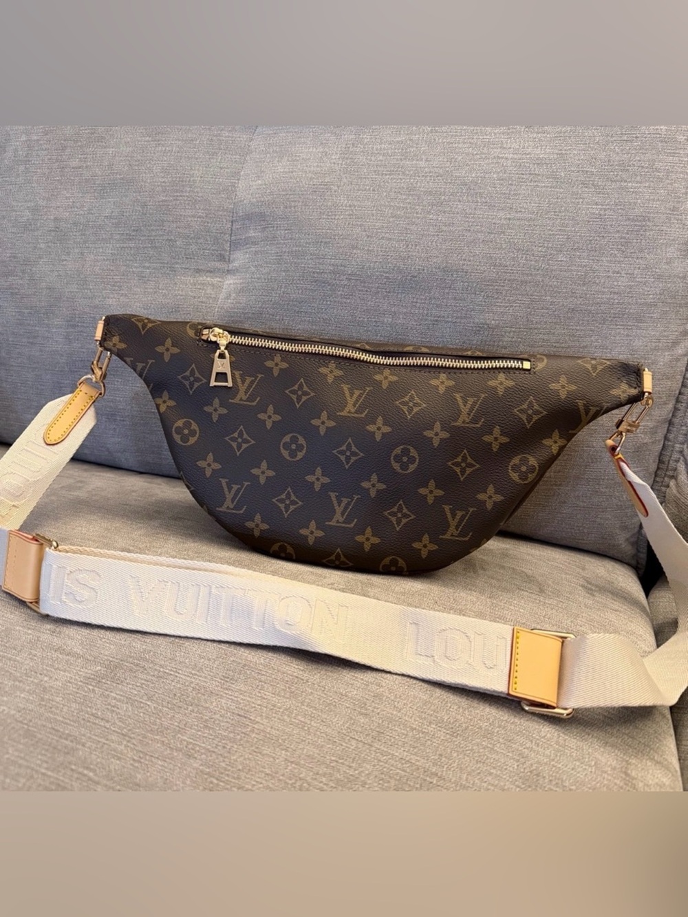 Louis Vuitton Monogram Crossbody bag - Picture 3 of 5